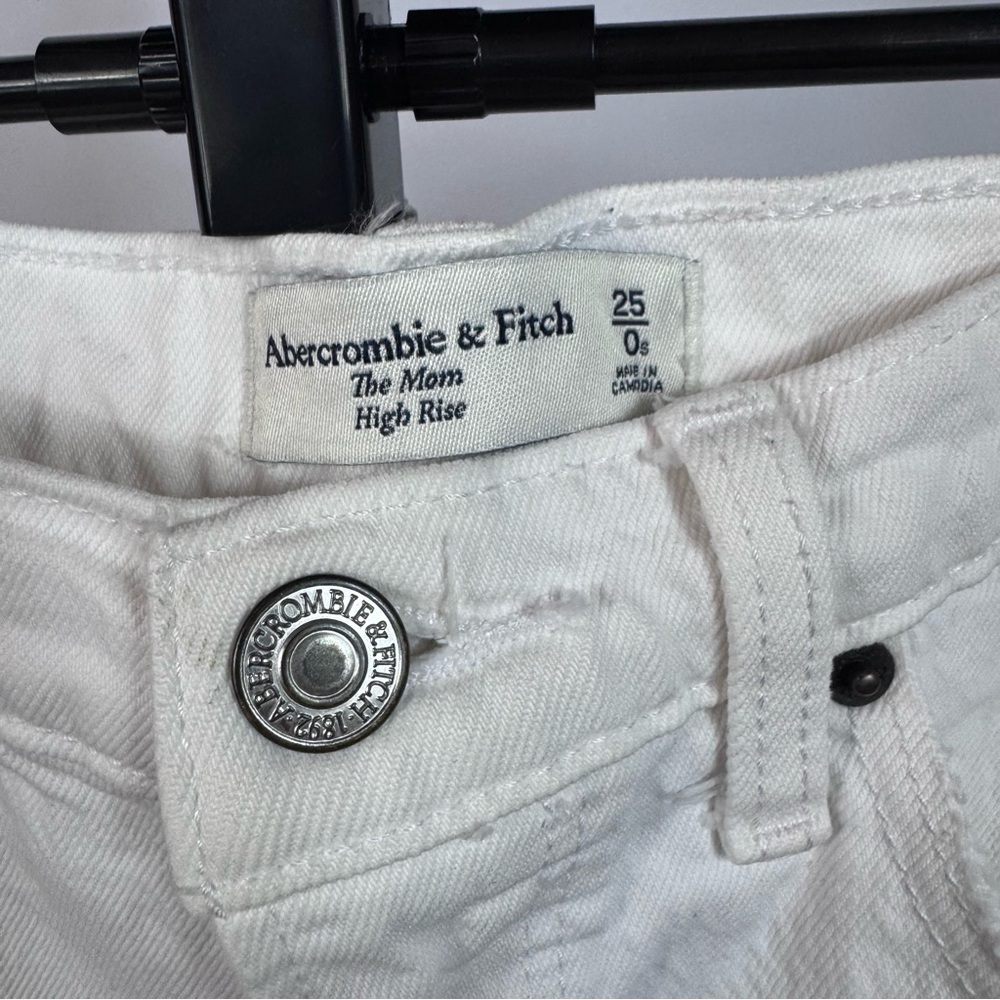 Abercrombie & Fitch The Mom High Rise White Distressed Jeans Size 25 - Picture 3 of 5